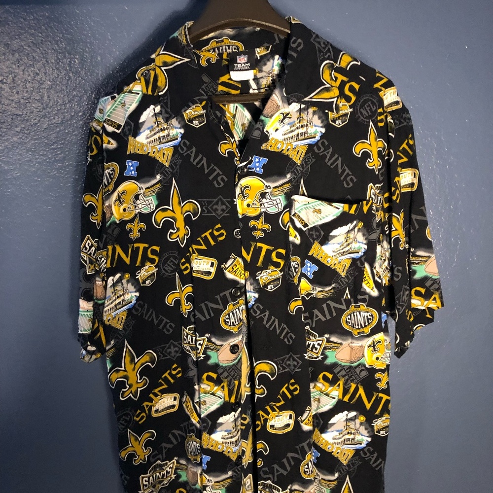 NWOT New Orleans Saints Button up Shirt with Front Pocket, Size Medium